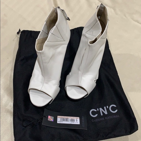 CNC CoSTUME NATIONAL white leather ankle booties - Picture 6 of 8